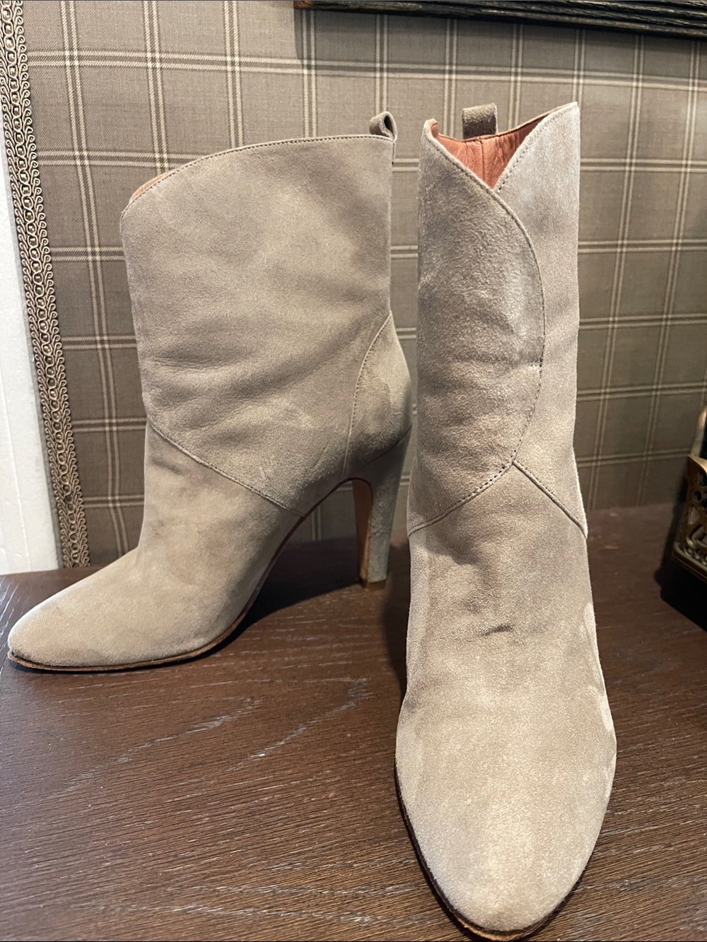 Sigerson Morrison 4” taupe Suede Booties
